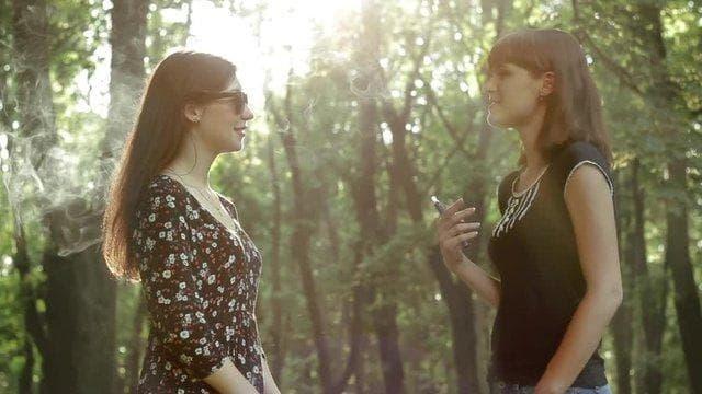 E-papierosy için kapsamlı rehber ve testler smok marka elektronik sigara performans, tat ve pil ömrü değerlendirmesi